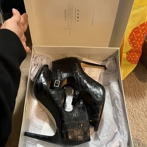 Ann Taylor size 6 black heels